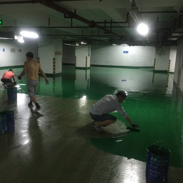 炎炎夏日，環(huán)氧地坪施工工人也“凌晨3點(diǎn)不回家”