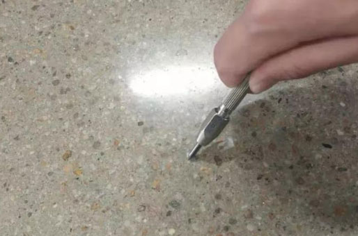混凝土地坪表面的油污要怎樣處理？
